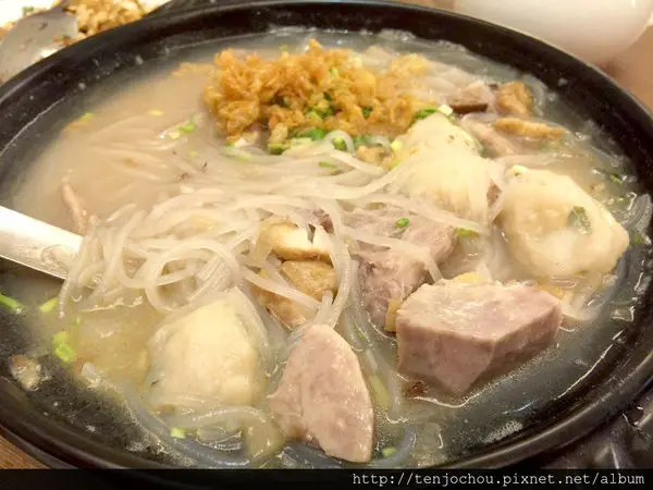 花花，甲飽沒【台北食記】廚房客家美食 好吃客家菜推薦！旗魚芋頭米粉滿滿一鍋都是料啊！