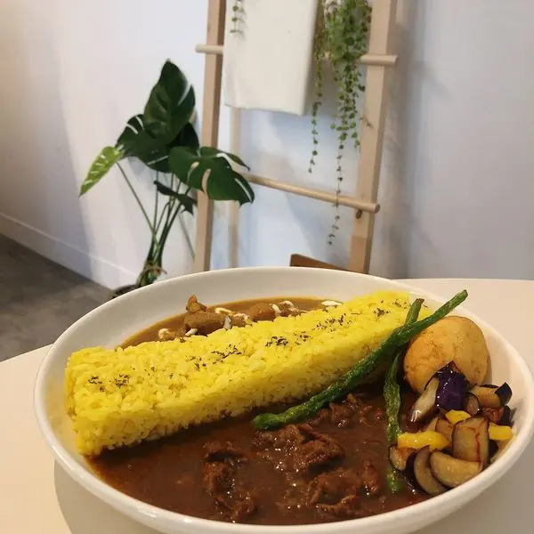 。桃園食記。Alo Cafe 你好咖啡．在咖啡廳吃咖哩飯大啖韓式炸雞/中壢老街溪美食