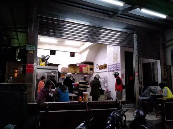 【三重/美食】招牌掛在裡面，就是不讓你知道有賣炒飯！三重憑實力生意好的老店！好口味炒飯