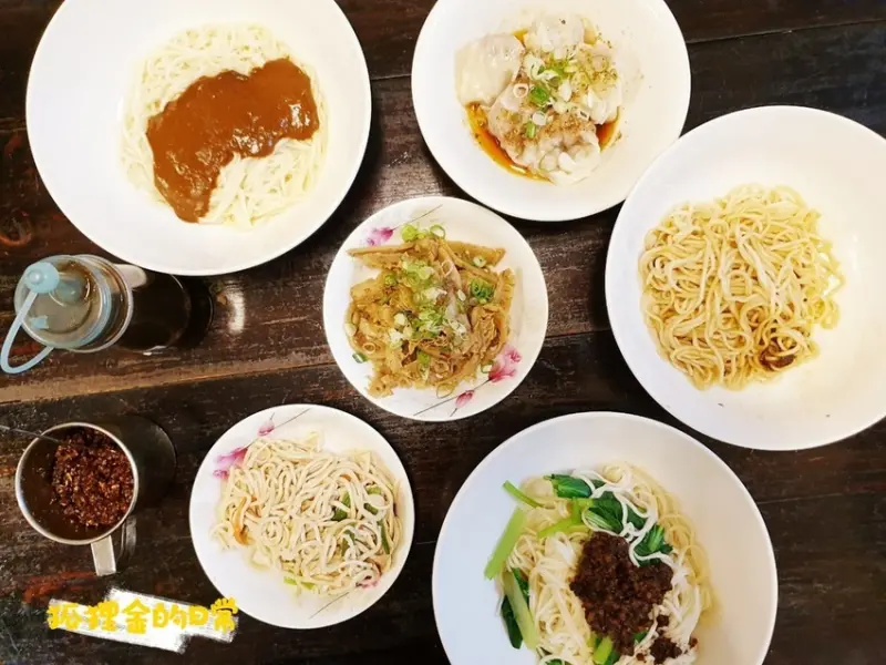 台中美食 │ 功夫上海手工魚丸 道地上海蔥油拌麵 三倍大顆紅油炒手必點 麻香酸辣四川上海傻傻分不清楚