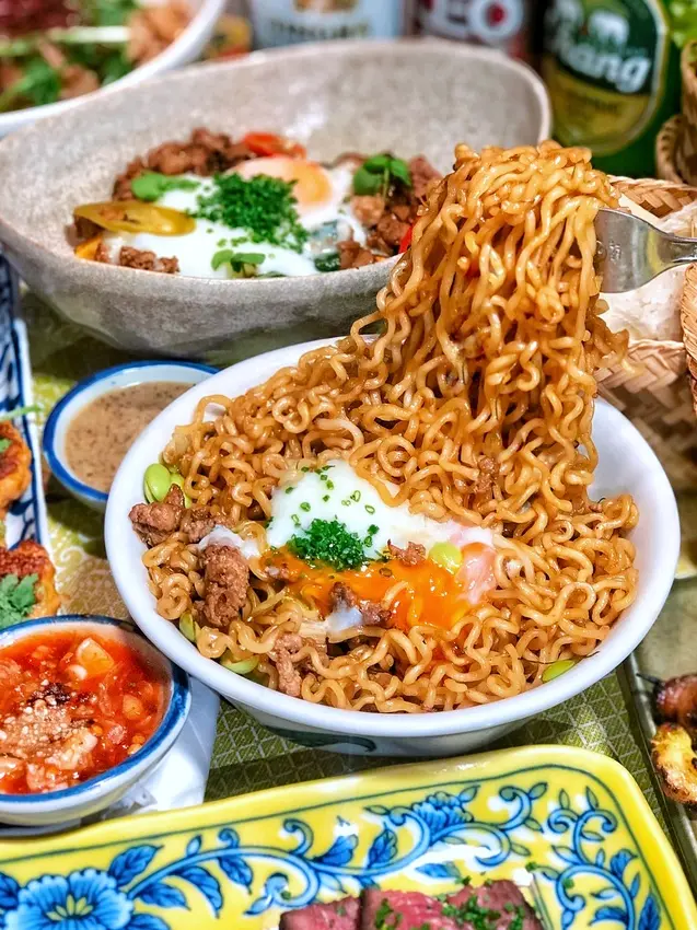 《台北*烤寨泰式餐酒館》你絕對沒有吃過的泰式創意料理!從小在泰國長大學到的廚藝，結合台灣在地食材，創造出一道道驚豔泰式料理。(附烤寨泰式餐酒館完整菜單)