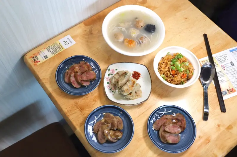 五村燕餃 府城知味：起源明朝近500年的歷史小吃-燕餃，40年的好手藝讓你品嘗到道地老滋味/各式手工丸餃，一吃就上癮/全台宅配服務.年菜火鍋必備 - 進食的巨鼠