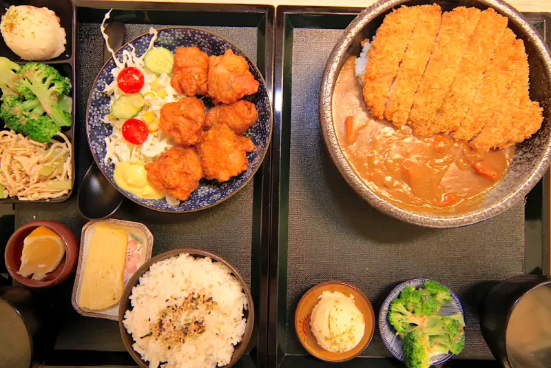 吃。台南|東區|靠近長榮中學附近，已經歇業的『Jia創意料理』轉戰日式料理，剛剛開幕不久與各位分享，整體口感美味定價合理「老爹日式家庭料理」