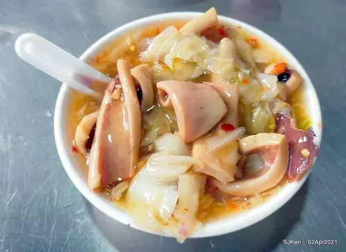 (北捷府中站附近美食) 板橋宮口街黃石市場「高記生炒魷魚」與「炸蘿蔔糕芋粿巧糯米腸」---超平價排隊人氣小吃!