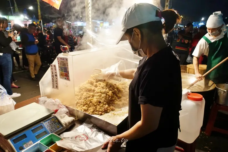 【桃園】蔡媽媽麻油雞飯 現炒麻油雞飯香到爆炸的夜市排隊美食 - 水晶安蹄 不務正業過生活