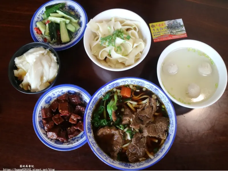苗栗苑裡美食『大鼎夏荷牛肉麵館』 #玻璃屋享用牛肉麵 #豆花免費享用