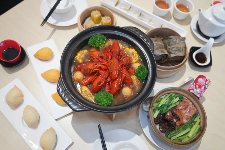 【桃園港式料理】港點大師 八德廣豐店：小龍蝦香辣干鍋/大閘蟹蟹黃燒賣/流沙奶皇包/自在享受港式料理滋味