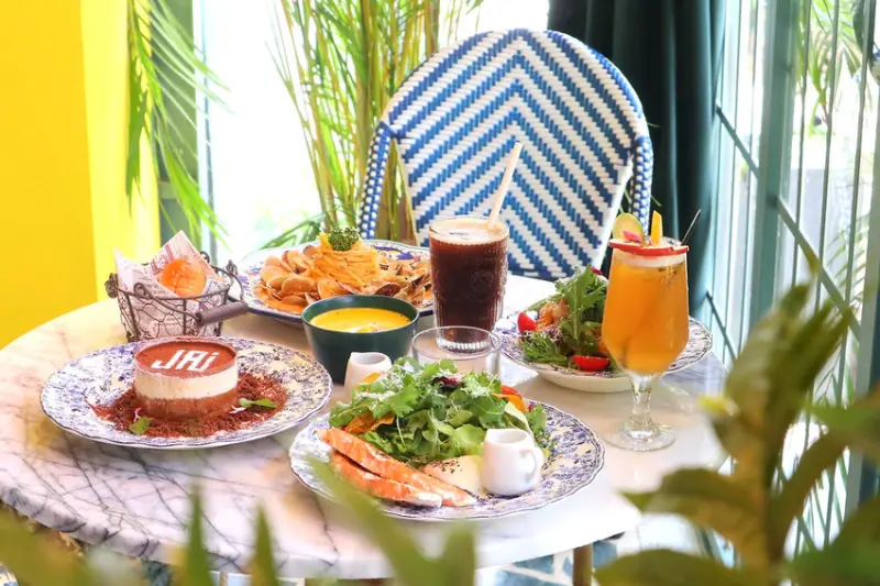 JAI 宅 新竹巨城店。藏身市區的絕美叢林風渡假餐廳，好吃好拍早午餐、義式料理：「宅，是一種生活態度」(新竹東區/菜單)