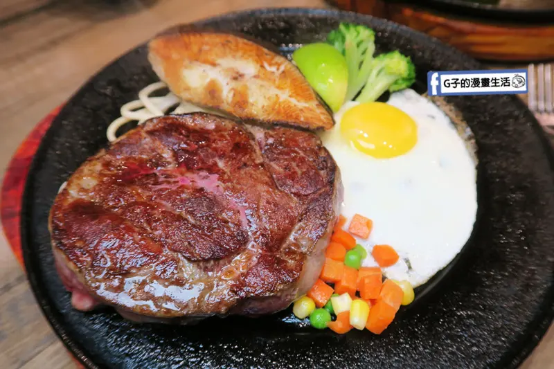 【新店牛排】爭厚厚切牛排新店中正店-板橋亞東原創,菲力牛排.沙朗牛排在這!超值特餐雙拼CP值高~自助吧.濃湯.麵包.飲料.霜淇淋無限吃到飽