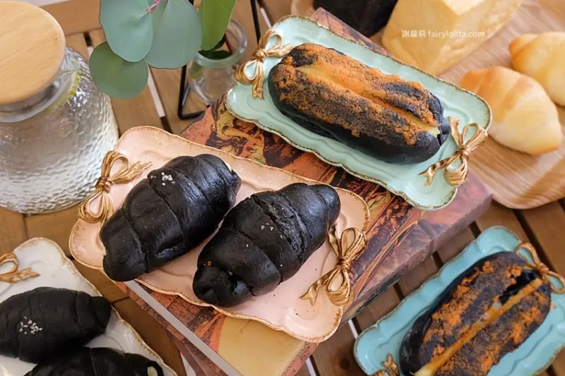 每日限量、爆餡「極黑起司鹽可頌」、出爐秒殺搶光光！