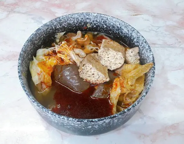 溫泉鄉庶民美食 大碗鴨血臭豆腐