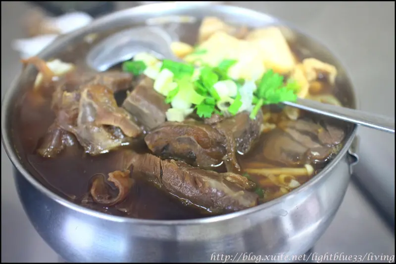 [ 光復八德路口．小巨蛋站美食 ] 羊暘珍品小吃～巷弄裡的暖呼呼美味單人羊肉爐，還有羊肉麵、燴飯跟加熱滷味 