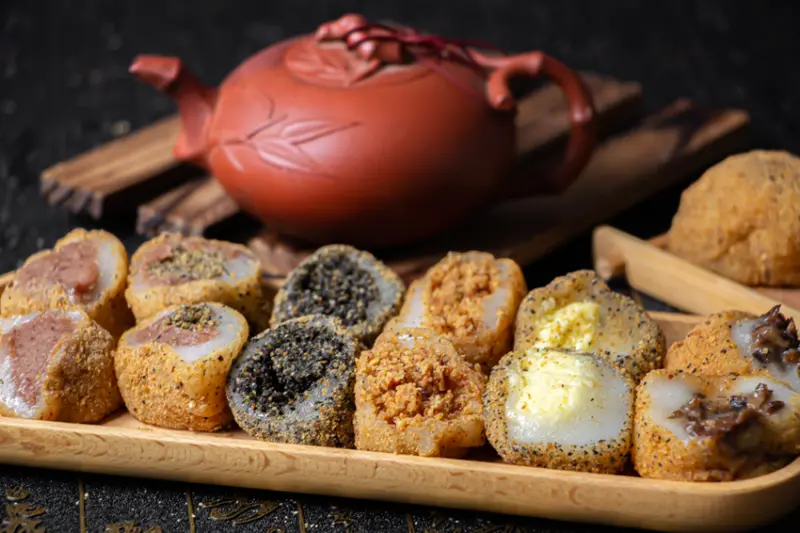 台中東區，傳統麻糬入口軟Q好拿不沾手~在地經營10餘年的芳塢碼頭! - 微笑Joe幸運