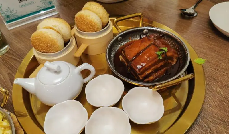 飯BAR LiLi 微風北車店｜中正區台北市--北車裡最浮誇系的中式料理，桌邊現做提拉米蘇超吸睛