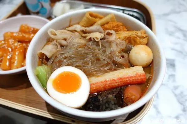 [東區韓式麻辣燙] 安妞韓辣燙 ~ 韓式料理與台灣小吃的完美結合，韓國自有品牌