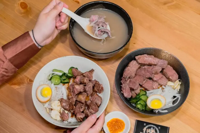 高雄左營｜普拉斯原創牛排 博愛店﻿-平價牛排蓋飯,一份蓋飯能吃到大份量牛肉