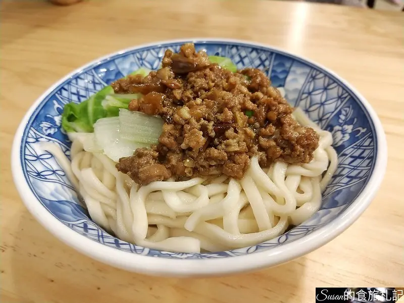 台中美食|桂枝麵店，傳統小吃、文青風格裝潢，涼麵、麻醬麵、小菜和滷味，傳承媽媽美味的手藝  青海路美食