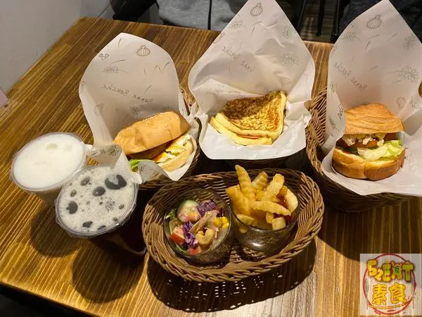 台中西區素蔬食早午餐》早尼早餐菜單價位大公開！主打高CP值的文青風蔬食早午餐~台中必公益路吃美食小吃餐廳推薦。