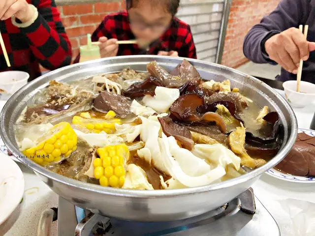 【南投 中寮】炮哥薑母鴨/羊肉爐🍲老饕才知道的隱密薑母鴨，在地人推薦，湯頭鮮甜，吃過就回不去了，宵夜場也沒問題，心中第一名的薑母鴨👍