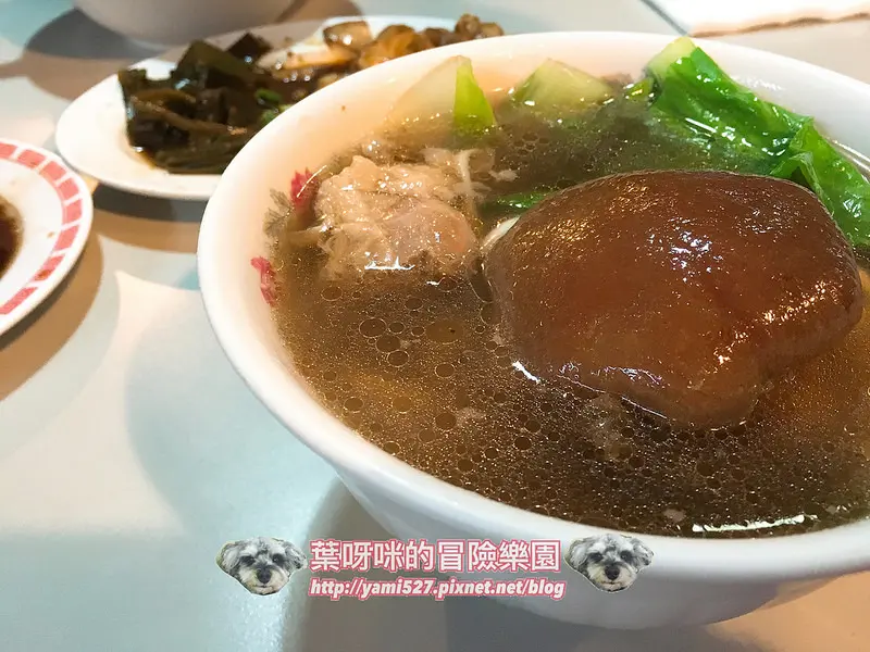 南川麵館 ► 台北 大安區 ◄ 捷運沿線必吃美食：六張犁捷運站 x 超人氣必吃麵店，療癒的豬腳、炒手第二發（有完整菜單）  