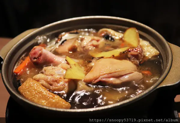 鮮度鍋物-一個人也可以吃花雕雞鍋、蒜頭雞鍋、鳳梨苦瓜雞肉...，還高CP呢!
