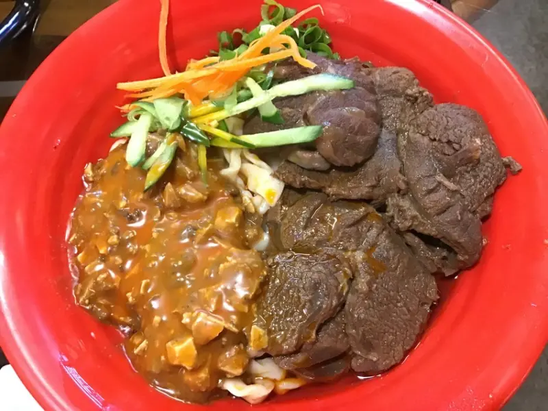內壢後站美食[中壢老牌牛肉麵 -永福店] 滿百附送咖啡、奶茶、冰淇淋，隨君選用