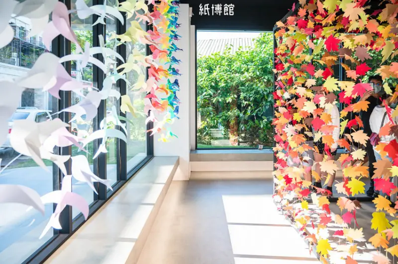 ｜台中景點｜紙博館紙的空間，全台首座免門票紙的博物館，漸層紙隧道、紙信封牆都超好拍 - Hallo！Im 婷兒