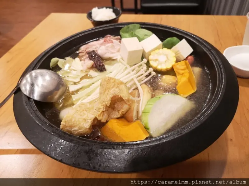 【苗栗頭份】嘉義老牌石頭火鍋 白飯 飲料 冰淇淋吃到飽 頭份美食 頭份石頭火鍋 頭份火鍋 竹南頭份火鍋推薦 頭份餐廳 中央路 近頭份國民中學