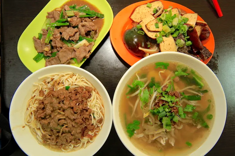 吃。台南｜永康區。來自眷村的好味道，飄香超過30年時光，整體口感美味定價合理，值得特天小高推薦給您品嚐「聶姊麵攤」。