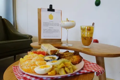 【台中】3393│南區台中文創園區正對面，玻尿酸plus優格、職人手作吐司、新鮮果汁、早午餐、咖啡，近火車站/新時代百貨