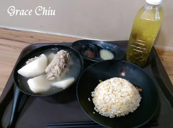 誠記原汁排骨湯(24小時營業)～原汁蘿蔔排骨湯+櫻花蝦高麗菜飯(萬華．艋舺)