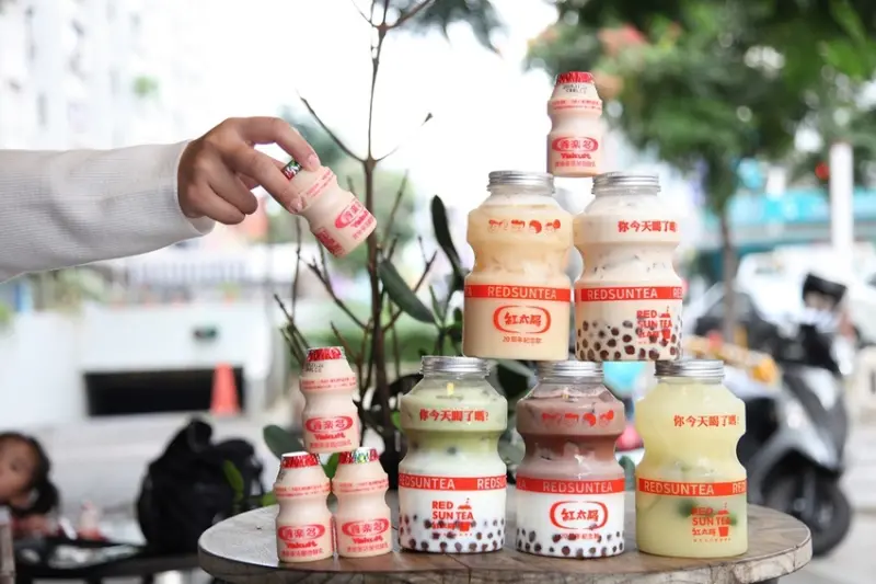 台南飲料-芯芯要去【紅太陽RED SUN TEA】~三小時秒殺2000瓶，排隊也要搶到的20週年限定「巨無霸多多」加碼推出
