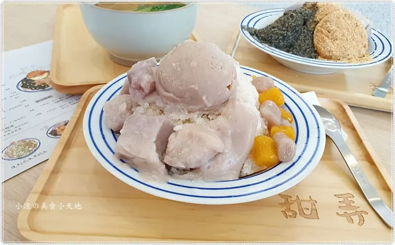 甜弄sugaralley║芋頭控看過來！浮誇紫色瀑布山，滿滿的芋泥大爆發，還有古早味燒麻糬，吃挫冰也可以很文青!! (廟東夜市旁)