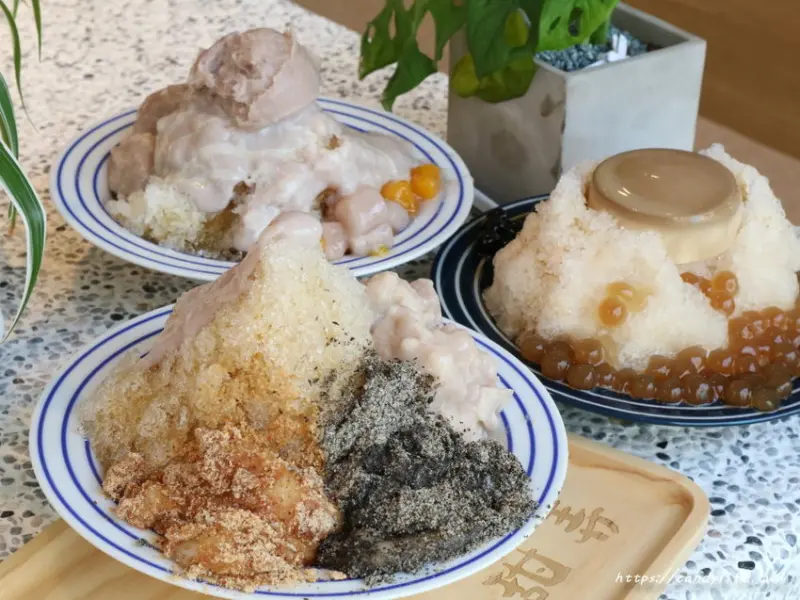 甜弄│豐原廟東旁新開的文青冰店，激推火山芋泥牛奶冰，一次吃到四種芋頭料理！