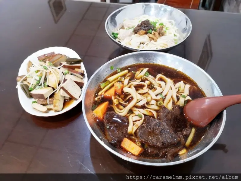 【苗栗竹南】江記牛肉麵 半筋半肉牛肉麵 豆花免費招待 竹南美食 竹南美食小吃 竹南牛肉麵 推薦 文附菜單 自由街
