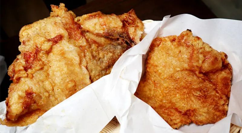 石牌必吃雞排/排隊雞排」【派克雞排石牌店】石牌夜市排隊名店，脆皮雞排，酥脆多汁，吮指回香，什麼都經典，炸湯圓更是店中特推招牌創意小品，花小錢得到大大的滿足！