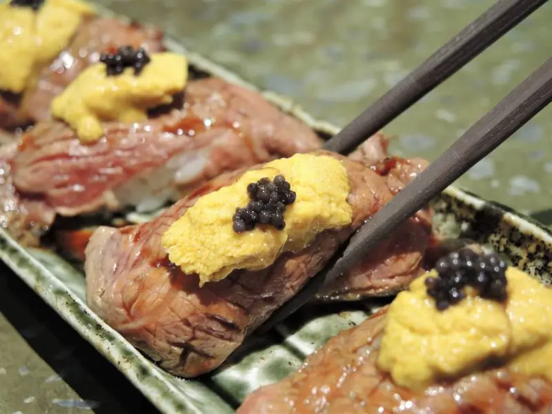 Power Beef 日式烤牛肉飯小酒館｜超浮誇土豪丼！令人驚豔的蒜味牛尾湯！牛肉海膽握壽司！台北中正餐酒館推薦、台北日式料理美食推薦