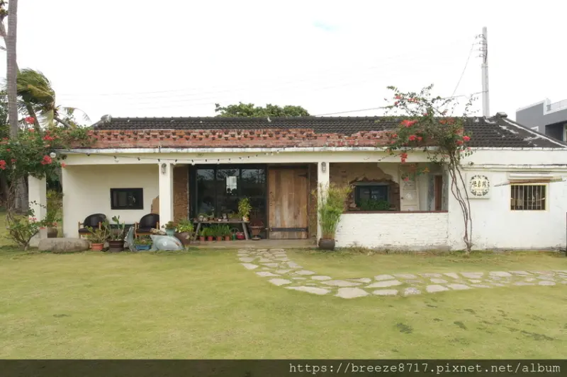 肥春號 Fatchun Café | 咕咾石與彩繪牆美麗交織老宅咖啡館【屏東恆春】