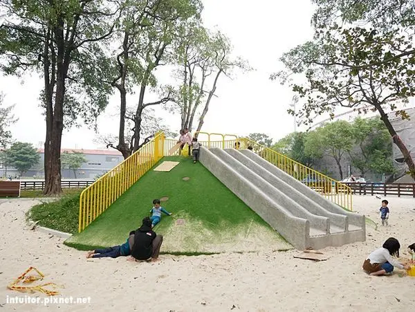 [台南]台南運動公園，超大遊戲沙坑和小山丘磨石滑梯/臺南體育場/哈赫拿爾森林