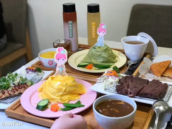 【台中美食】茉莉公主蛋包飯 向上店 親子餐廳 家庭聚餐 跟公主一起吃蛋包飯 各種起司蛋包裙擺 可樂餅 豬排 咖哩