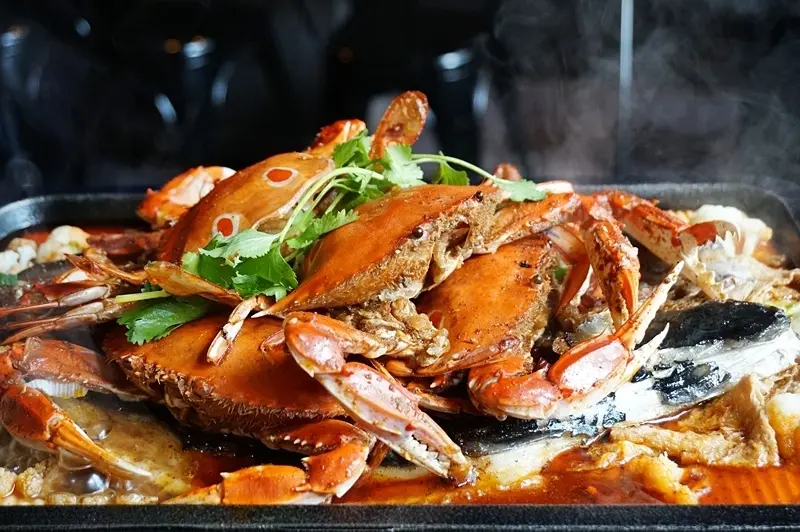  【水貨烤魚火鍋】先吃萬里蟹，再吃麻辣烤魚，最後加入高湯變身麻辣鍋，一次滿足三個願望!!