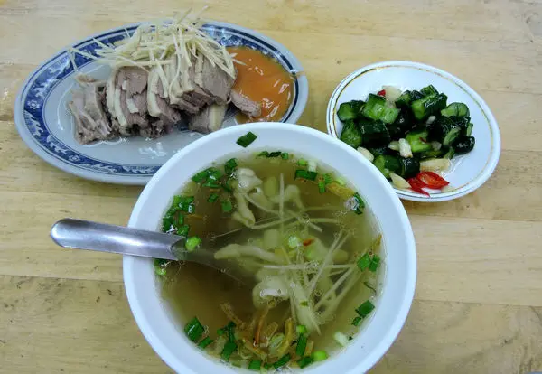 【台北】蘭陽土鵝肉大王~料豐富肉鮮甜，南京三民捷運站周邊美食
