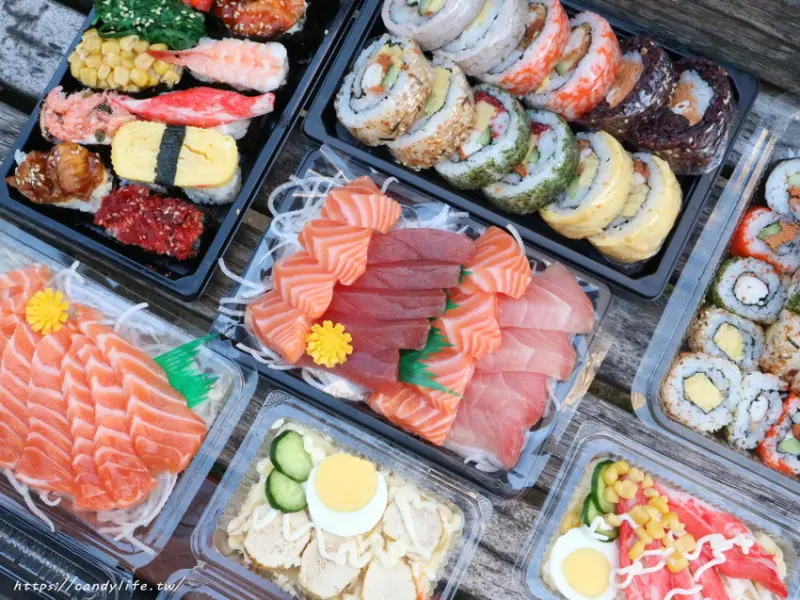 一開攤就被人潮圍攤啦！台中北平黃昏市場必吃隱藏版美食，軍艦壽司一個不到10元！