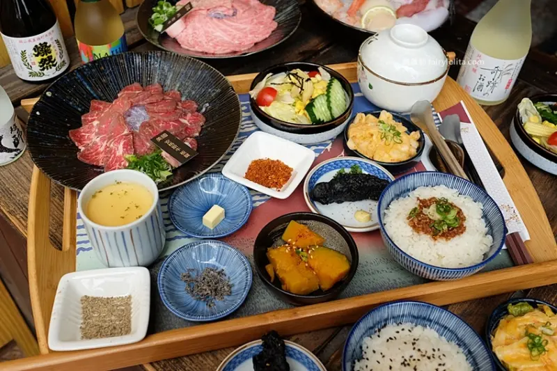 東港強燒肉定食。屏東最強和牛直播霸主開到桃園，只要299元讓你吃到飽！白飯、味噌湯、飲料無限續！ @蹦啾♥謝蘿莉 La vie heureuse