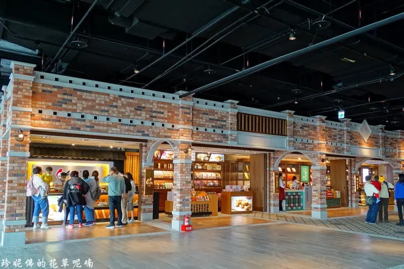 【桃園-大園區】桃園國際機場第二航廈五樓南側商場臺灣玩藝大街&戶外觀景台