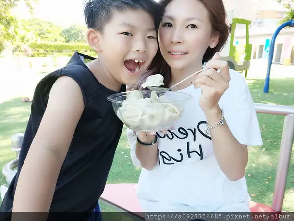 大漢手工水餃 100%純手工水餃
皮薄內餡飽滿，鮮美又多汁、新鮮食材無添加，吃了好健康、  家中必備美食 一口咬下 滿嘴好滋味 爆汁水餃