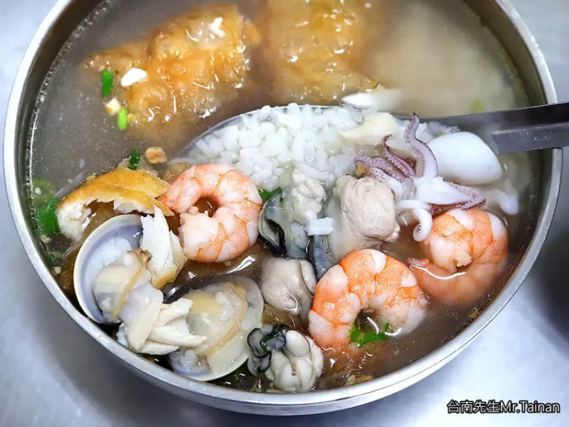 台南海產粥／傳統小吃店飄香20多年／價格親民CP值爆表／吃到痛風也要吃／在地人從小吃到大／老饕私藏口袋名單