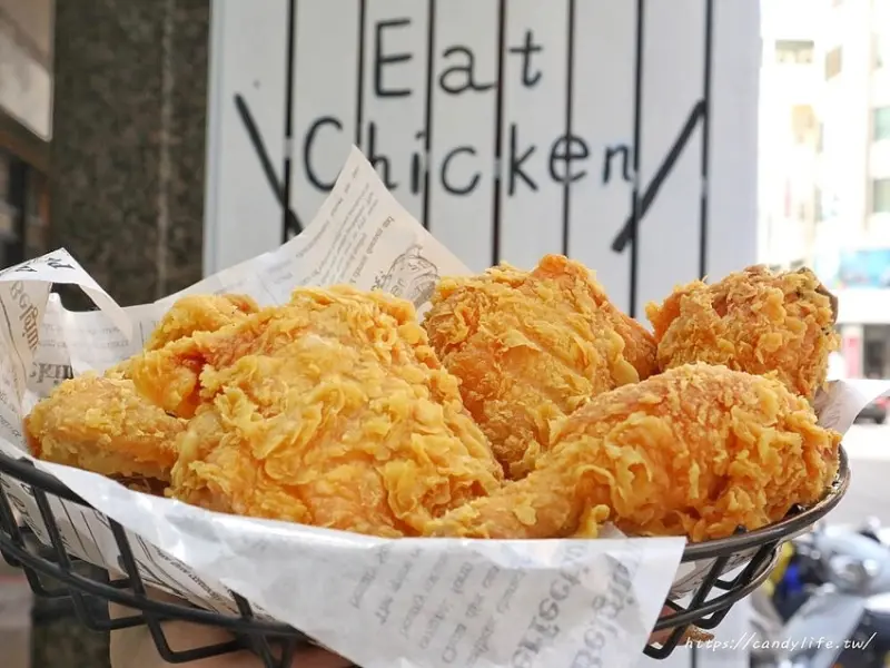 一起ㄔ雞│勤美綠園道新開的漫畫風美式炸雞店，還有超值商業午餐
