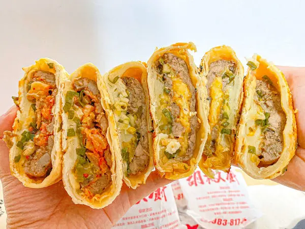 (台北劍潭站)黑老闆胡椒餅 士林點心!士林小吃推薦 士林夜市銅板美食 多特色口味 胡椒餅不只是胡椒餅