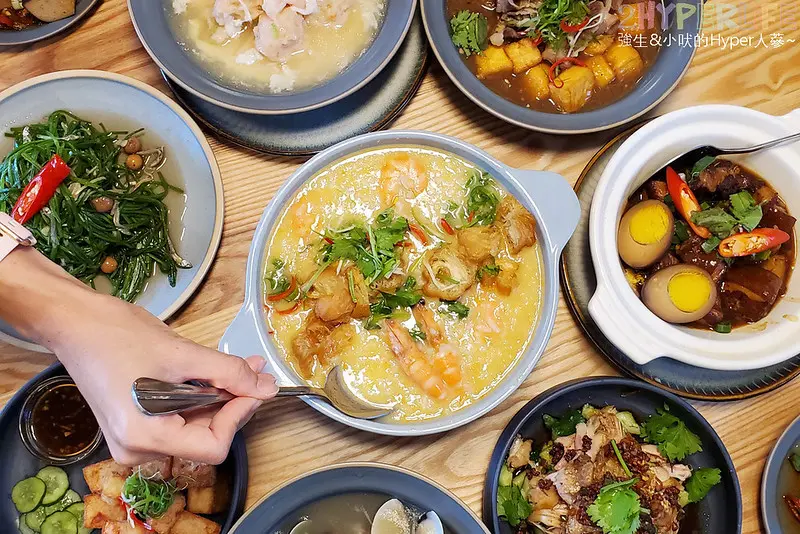 hechino做茶菜│經過以為是咖啡店，沒想到時尚裝潢裡賣的是功夫台菜和廣式粥品～勤美草悟道聚餐美食又一間！ @強生與小吠的Hyper人蔘~
